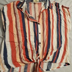 Size M tie front button up collar T